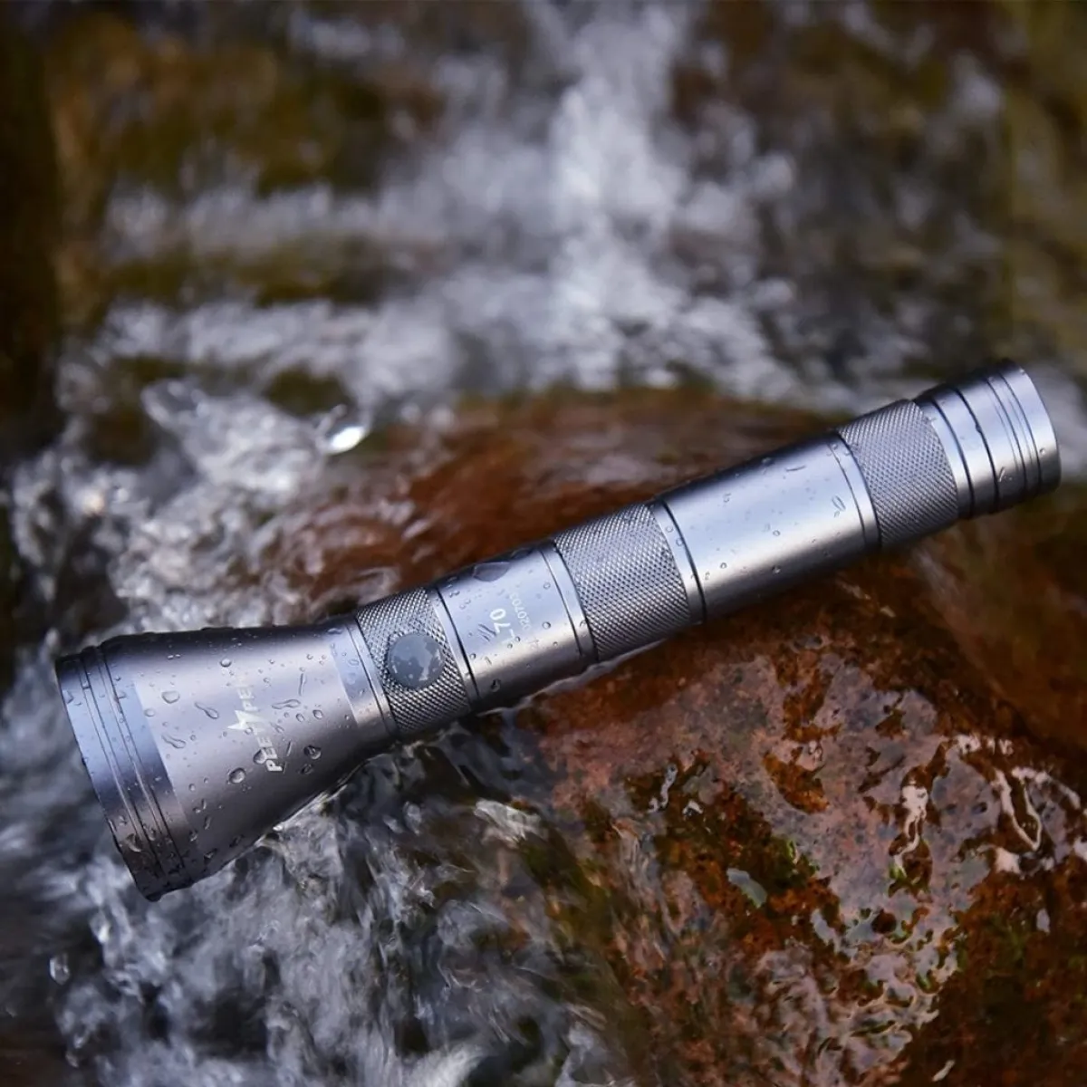 PEETPEN L70 heavy-duty rechargeable flashlight