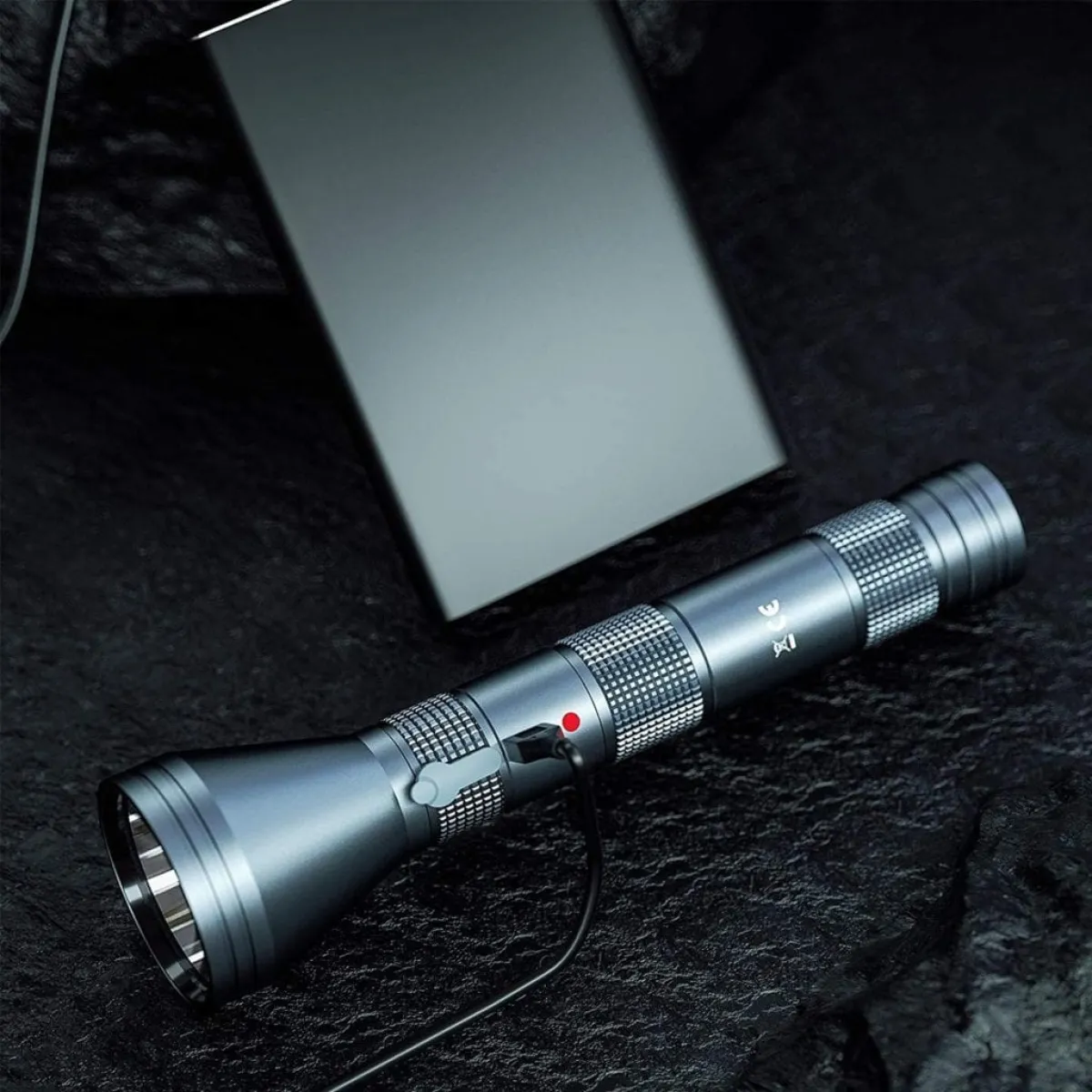 PEETPEN L70 heavy-duty rechargeable flashlight