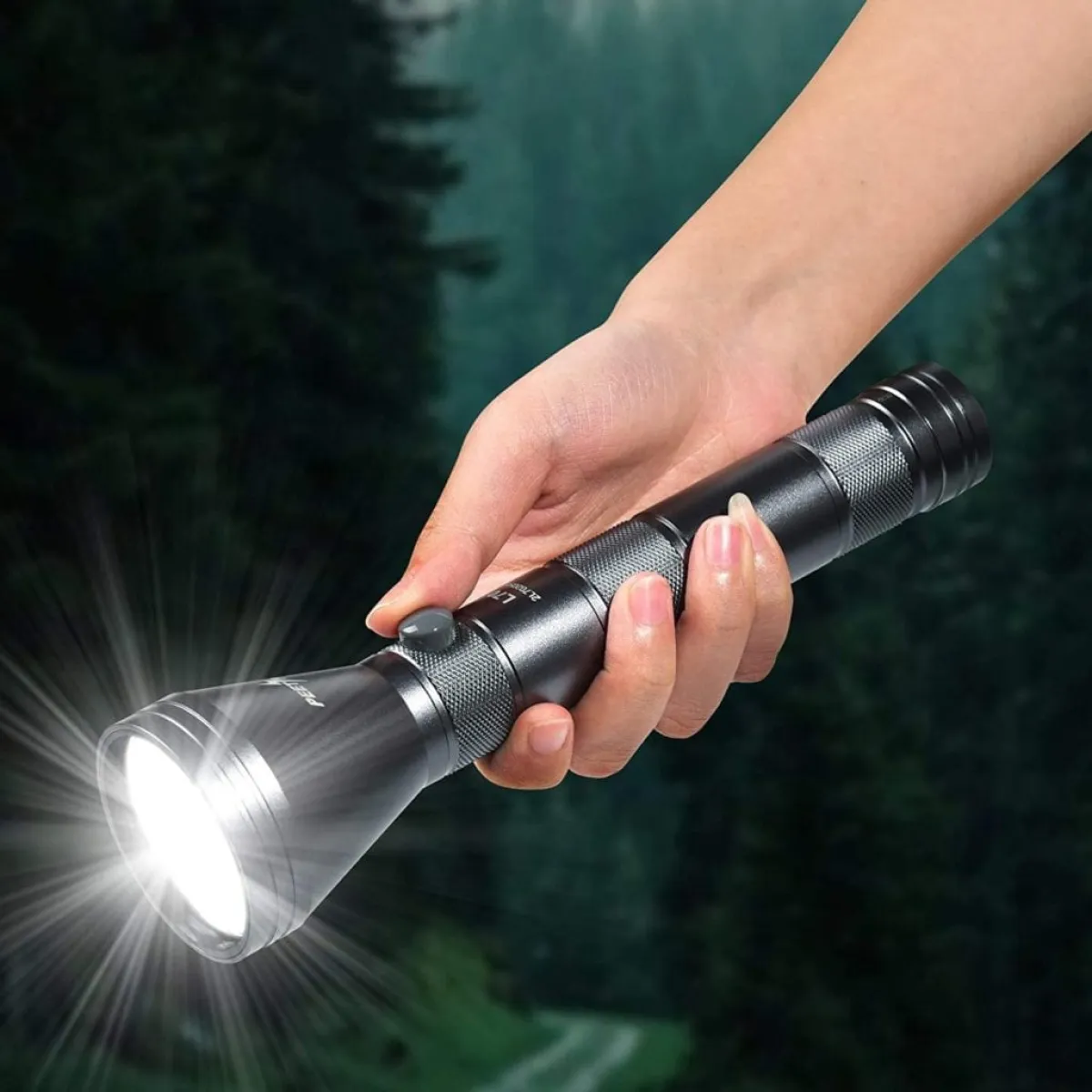 PEETPEN L70 heavy-duty rechargeable flashlight