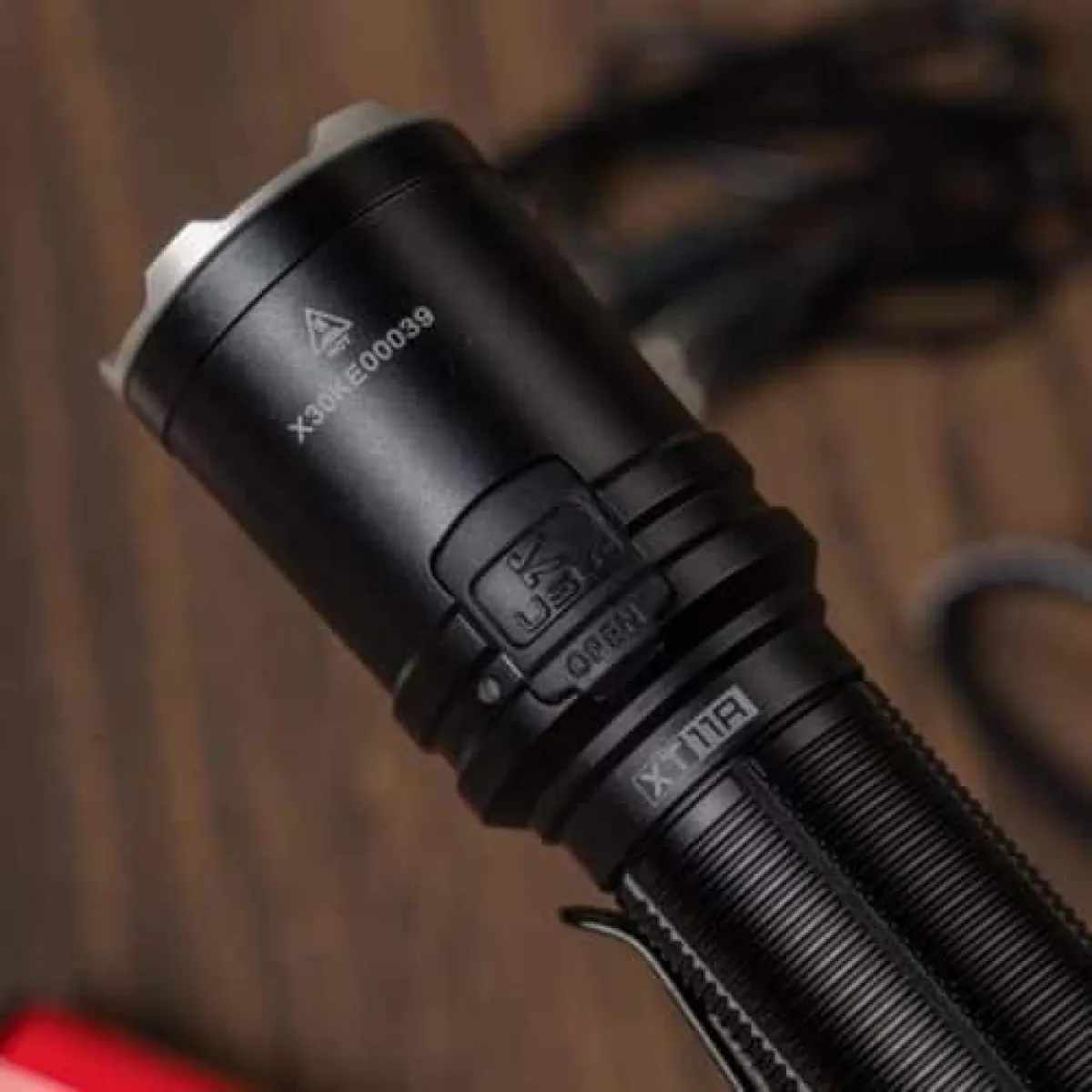 Klarus XT11R dual tail switch