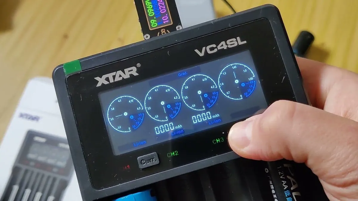 XTAR VC4SL 4-Bay USB-C Charger for Protected 21700/26650 Cells