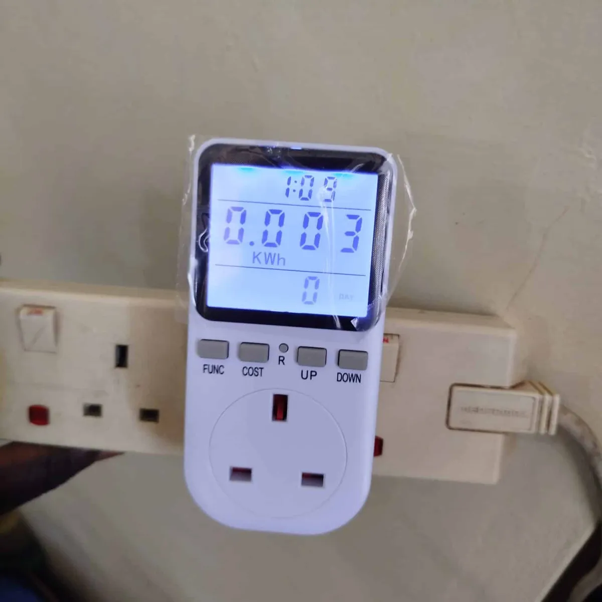 MANHUA TG44ME Energy Meter Plug Socket: 16A, Monitor Energy Usage, Cost Tracker, LCD Display, Kill A Watt Alternative,