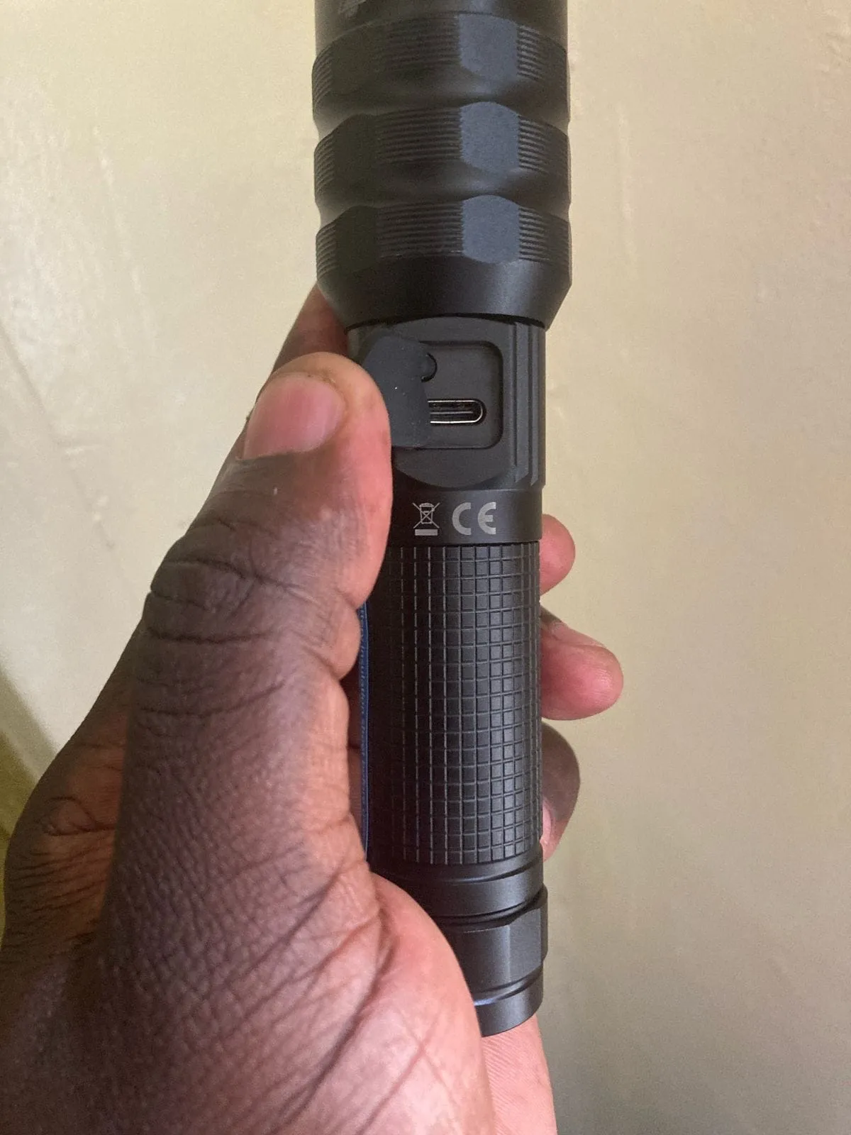 OSRAM 1KM flashlight, battery compartment