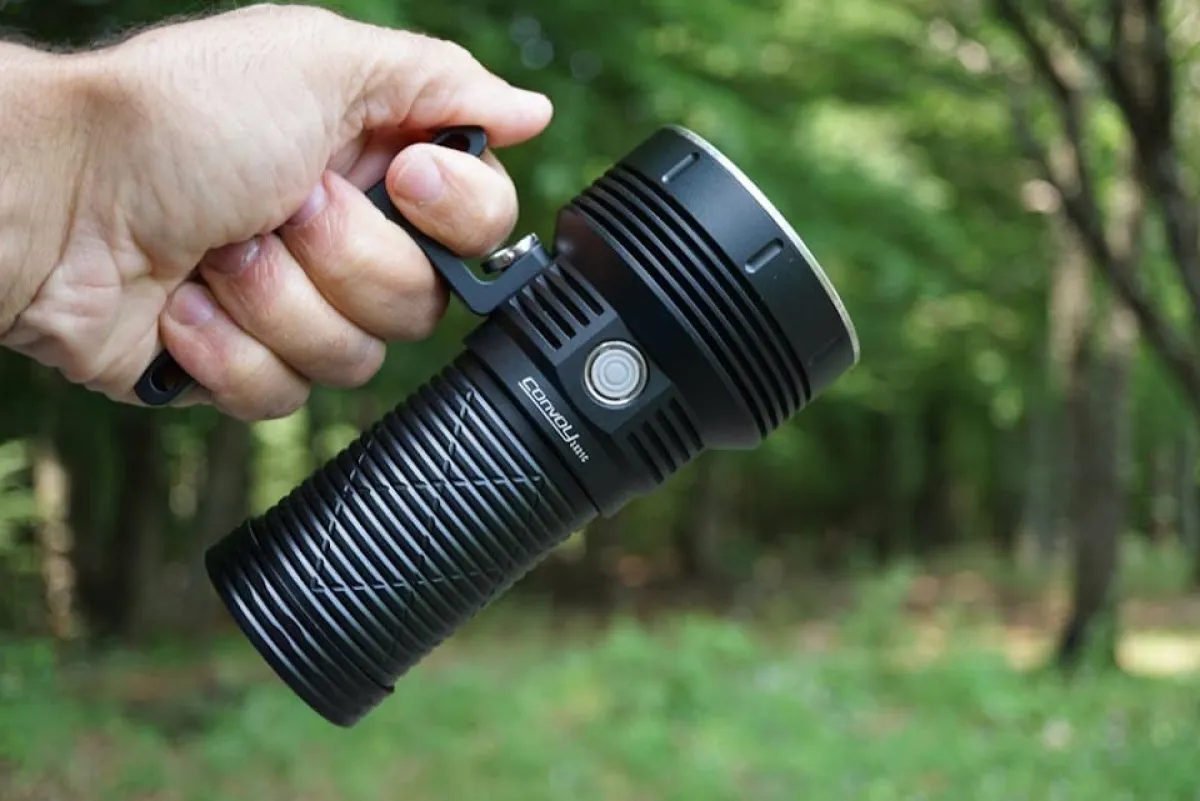 Convoy 3X21C SST40 dual-beam flashlight
