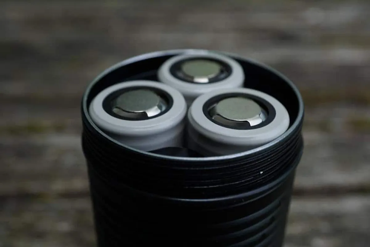 Convoy 3X21C SST40 dual-beam flashlight